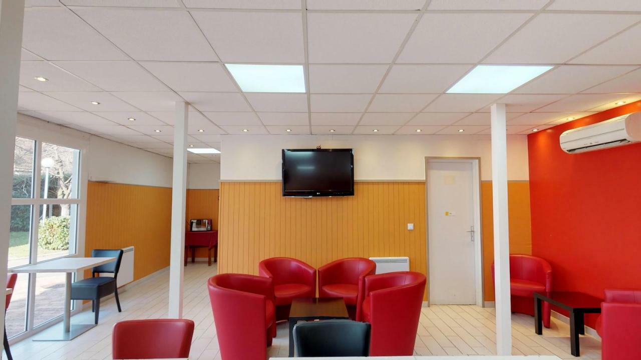 Kyriad Direct Acheres Exteriér fotografie